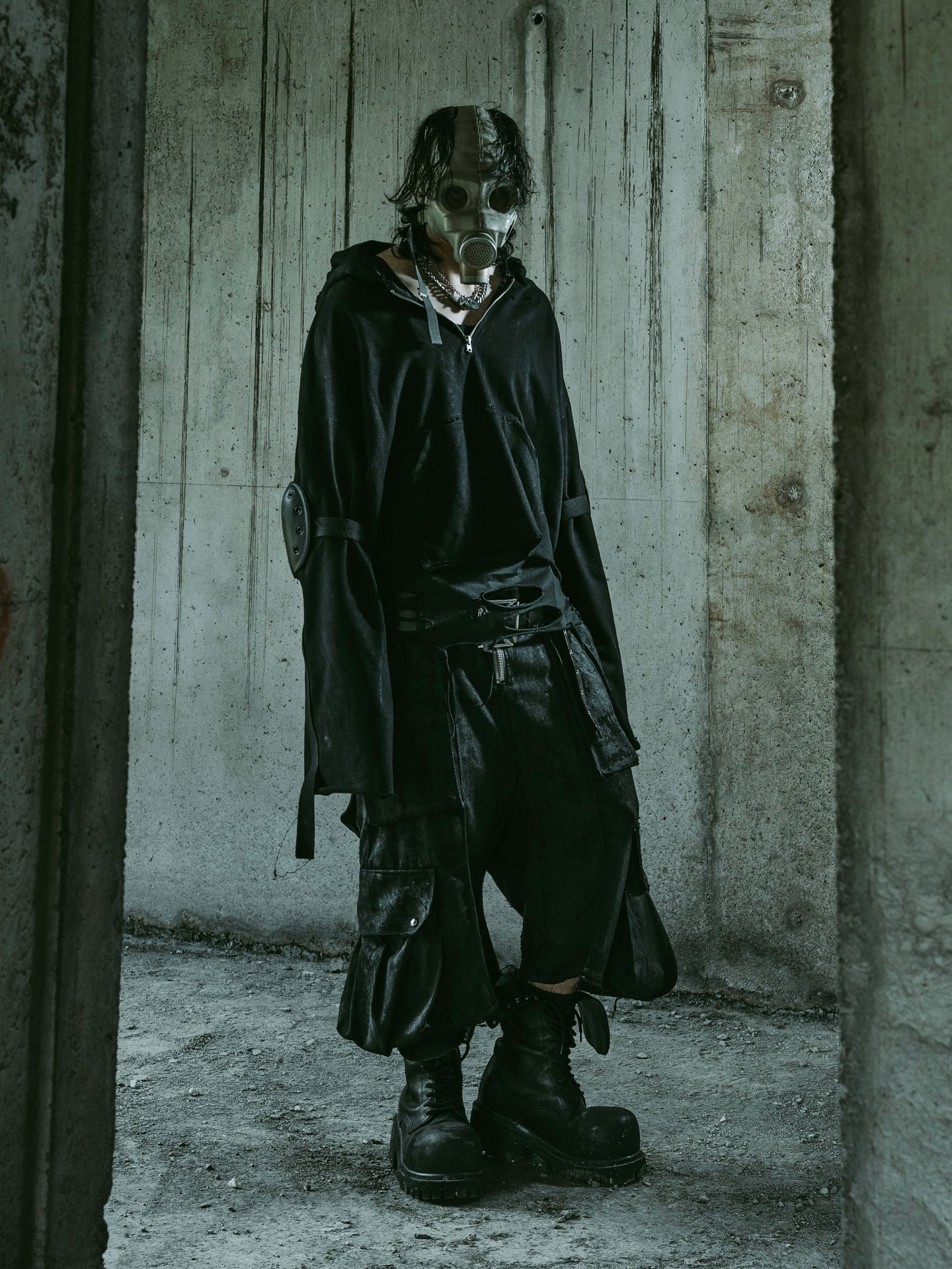 LOOK 05 / COATED LOWER BODY